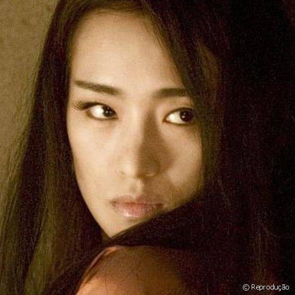 A personagem Hatsumomo, que ? interpretada pela atriz Gong Li, aposta no delineador preto para levar charme aos olhos